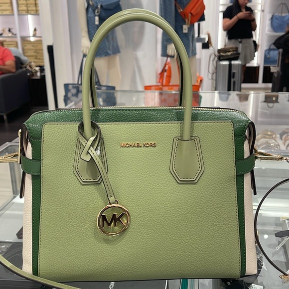 MICHAEL KORS
Mercer Md Color-Block Belted Satchel Crossbody Purse
Fern Green - Picture 2 of 16